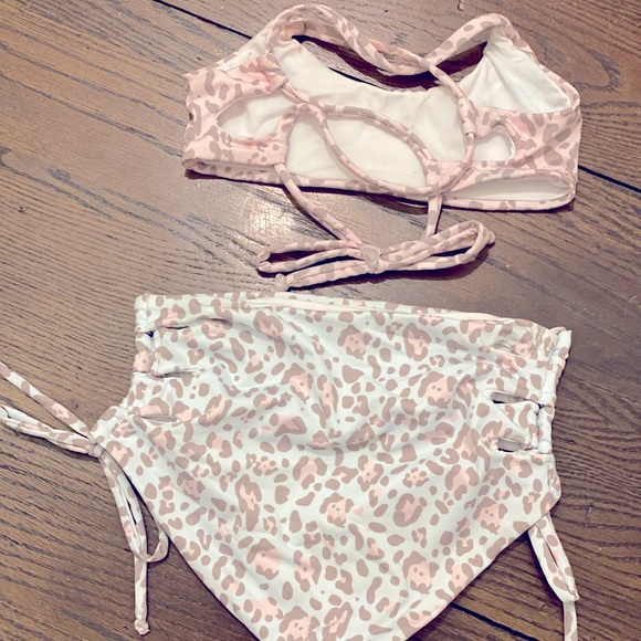Designer high waisted pastel pink, pastel blue, and gray leopard bikini size 6. - Picture 4 of 4